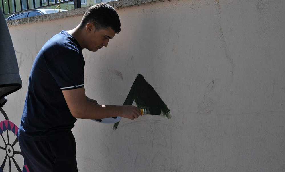 1 Kasım Okuluna Kardeşlik Eli