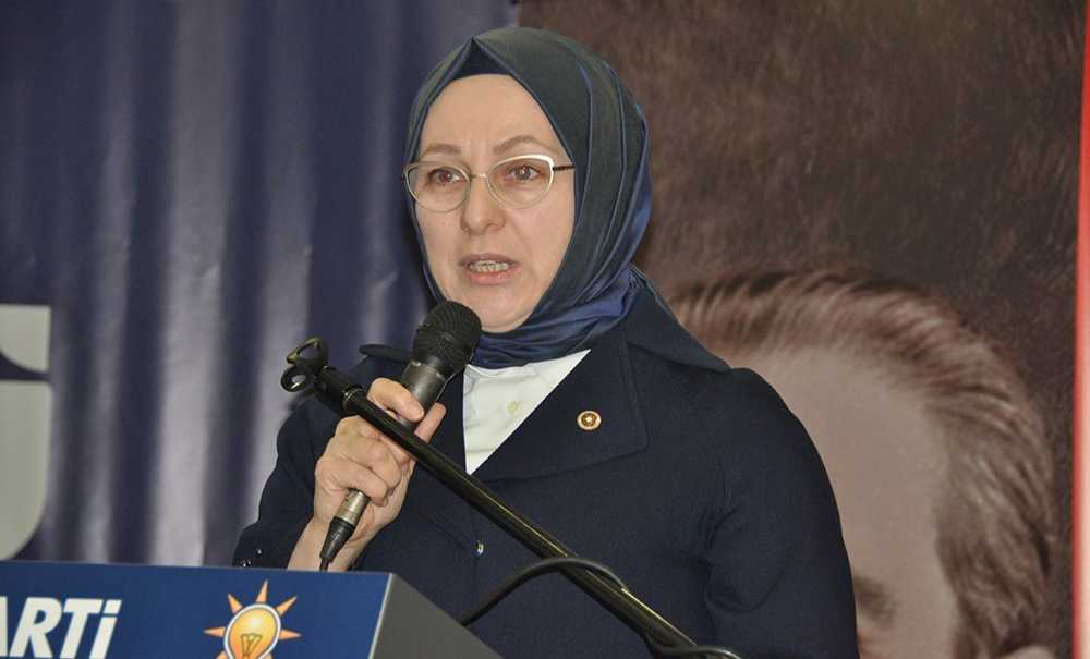 12 Bi̇n 800 Üyesi̇ Olan Ak Kadinlar Seçi̇me Gi̇tti̇