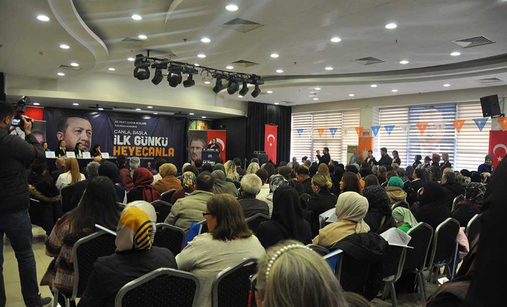 12 Bi̇n 800 Üyesi̇ Olan Ak Kadinlar Seçi̇me Gi̇tti̇