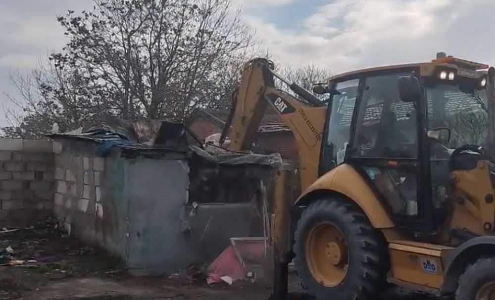 2025 Yilinda 87 Metruk Bi̇na Yikildi