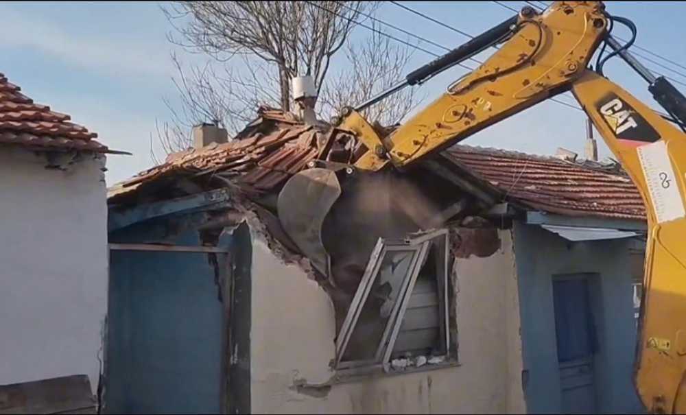 2025 Yilinda 87 Metruk Bi̇na Yikildi