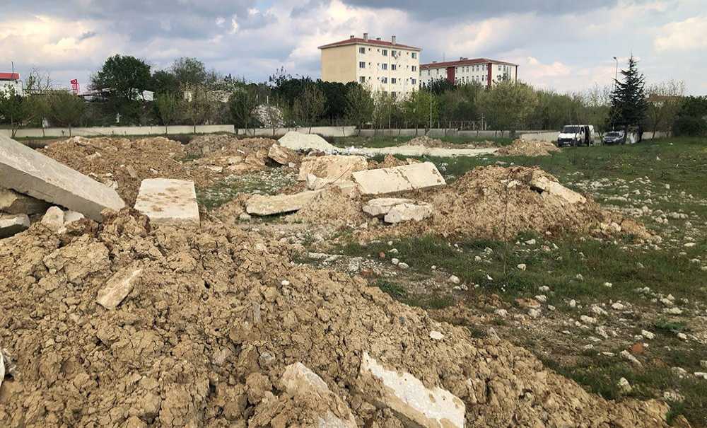 22 Dönümlük Arazi Hizmet Bekliyor