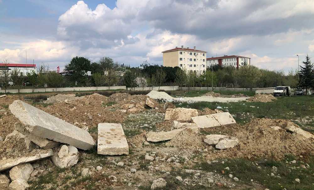 22 Dönümlük Arazi Hizmet Bekliyor