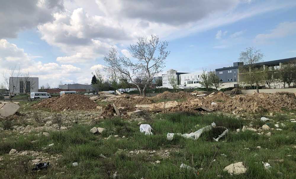 22 Dönümlük Arazi Hizmet Bekliyor