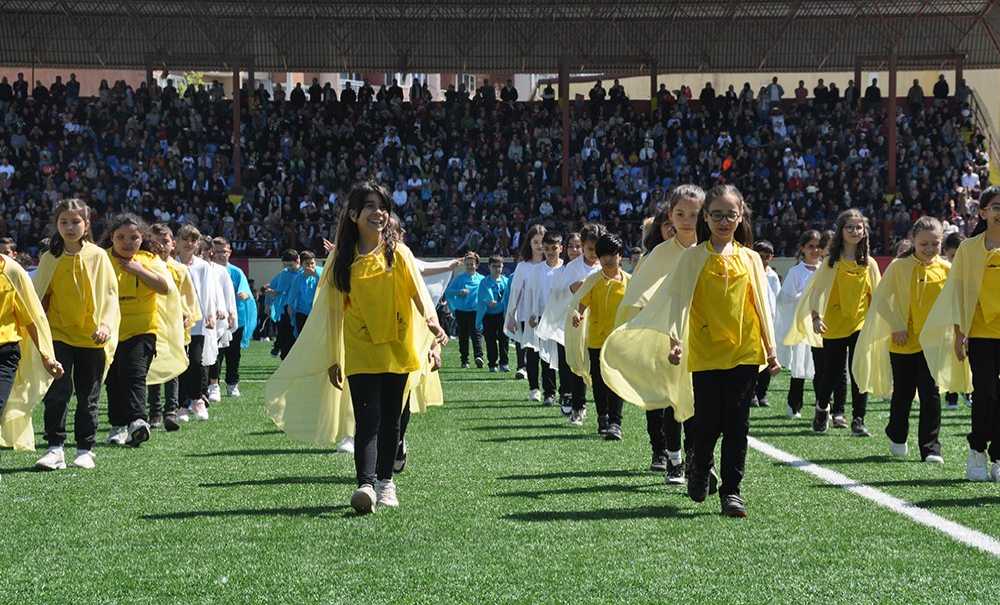 23 Nisan Kutlamaları Kapalı Spor Salonuna Alındı