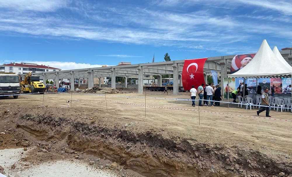 3. Kapalı Pazar Yeri̇ni̇n Temeli̇ Atıldı