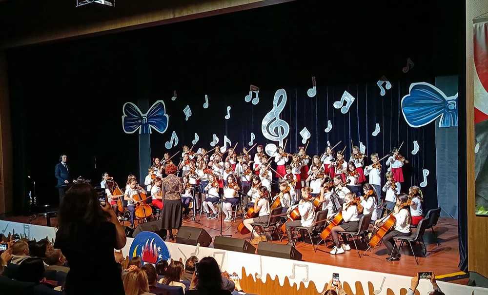 55 Öğrenci Aynı Sahnede Yaylı Çalgılarla Müzik Yaptı