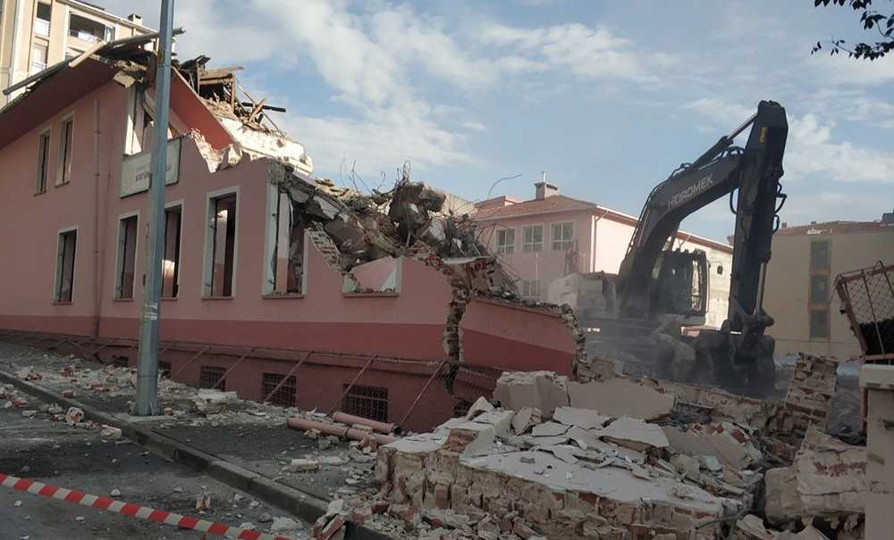 7 Ayda Sadece Temeli Bitti