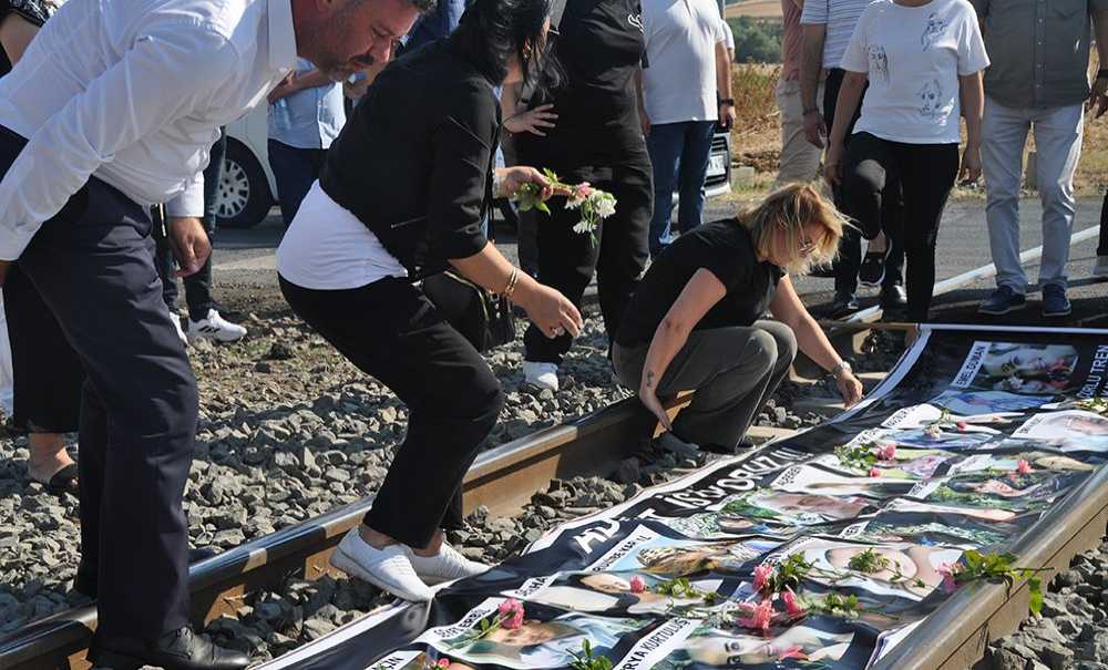 Acı İlk Gün Ki Gibi Taze