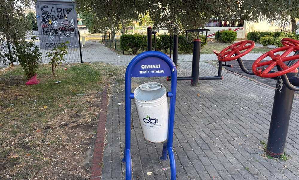 Adile Naşit Parkı'nda Zarar Verildi