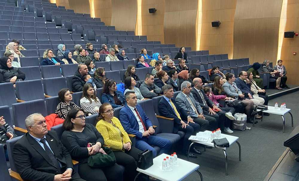 Aileler İçin Konferans Düzenlendi