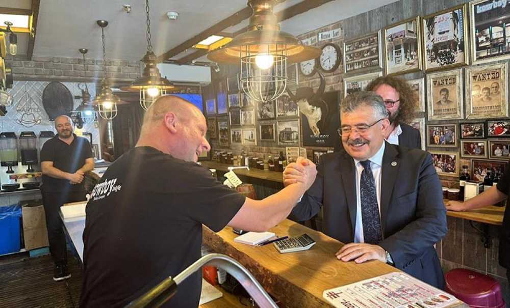 Ak Parti Esnafı Ziyaret Etti