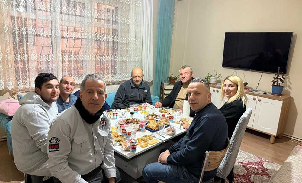 Ak Parti̇ Evlere Mi̇safi̇r Olmaya Devam Edi̇yor