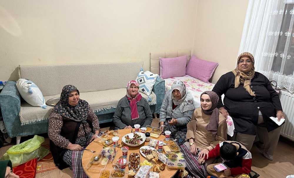 Ak Parti̇ Evlere Mi̇safi̇r Olmaya Devam Edi̇yor