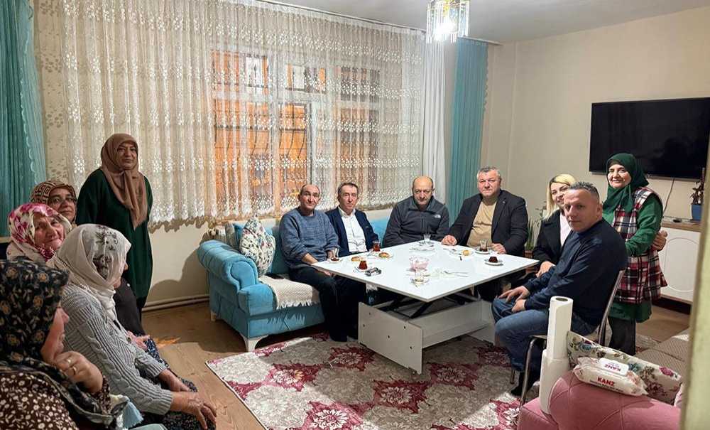 Ak Parti̇ Evlere Mi̇safi̇r Olmaya Devam Edi̇yor