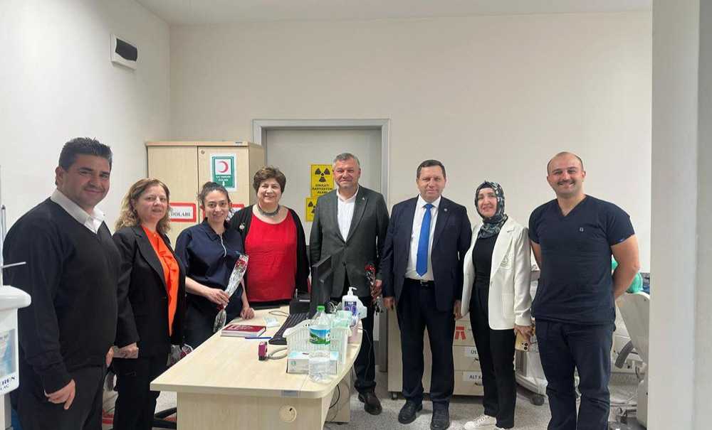 Ak Parti Sağlık Çalışanlarının Tıp Bayramını Kutladı