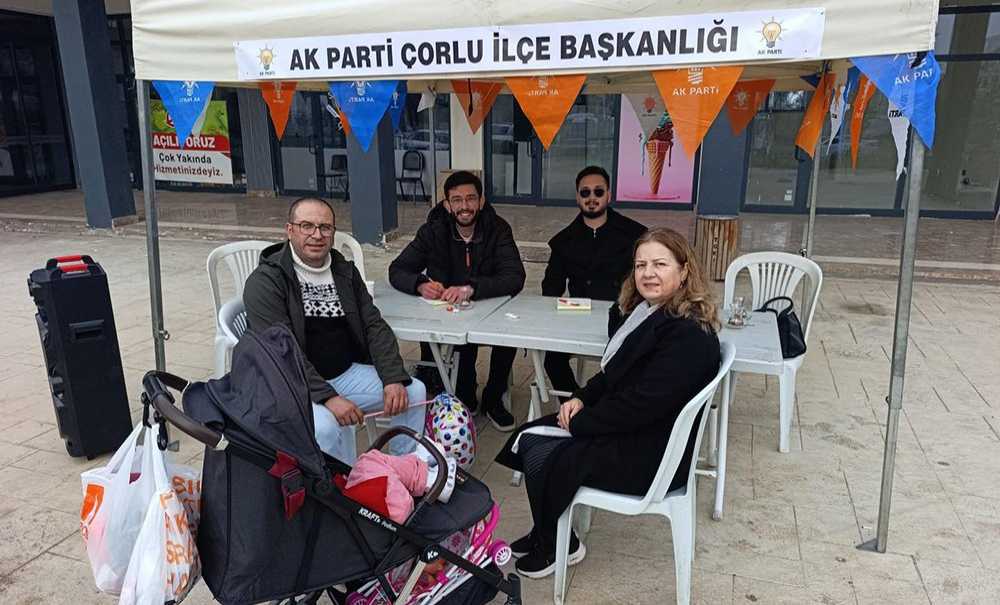Ak Parti Toki̇ Konutları Önünde Stant Açtı