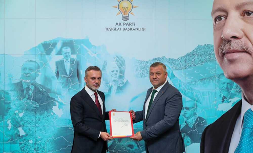 Ak Parti'de Devir Teslim Töreni Yapıldı