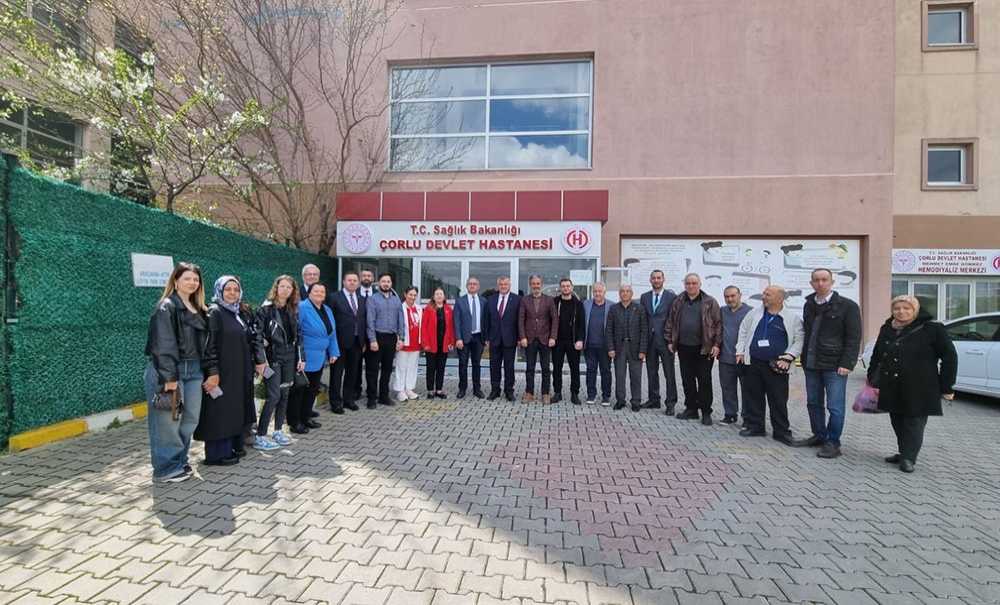 Ak Parti'den Hastaneye Anlamlı Ziyaret