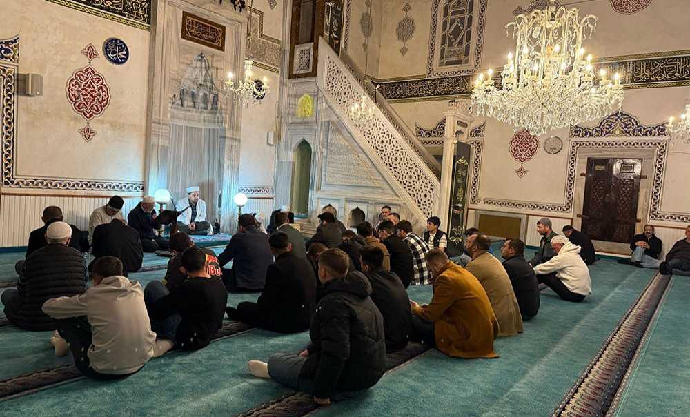 Alparslan Türkeş İçin Mevlid-I Şerif Okutuldu