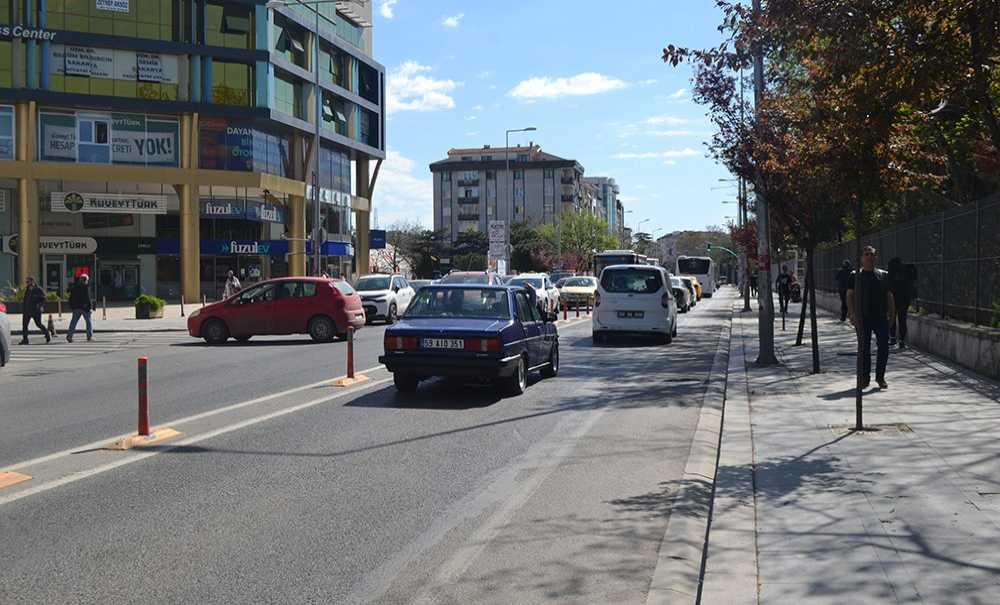 Ana Caddede Geçişler Yine Kapatıldı