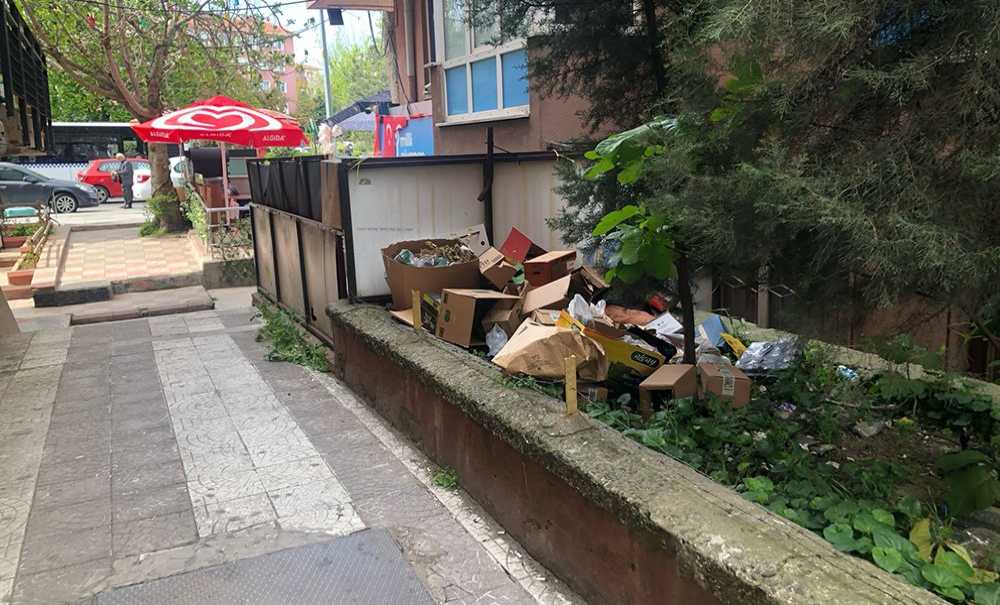 Apartman Boşlukları Çöpten Geçilmiyor