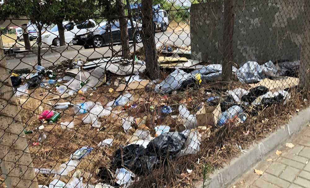 Arazi Otopark Ve Çöplük Haline Geldi