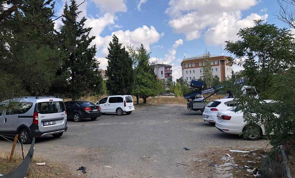 Arazi Otopark Ve Çöplük Haline Geldi