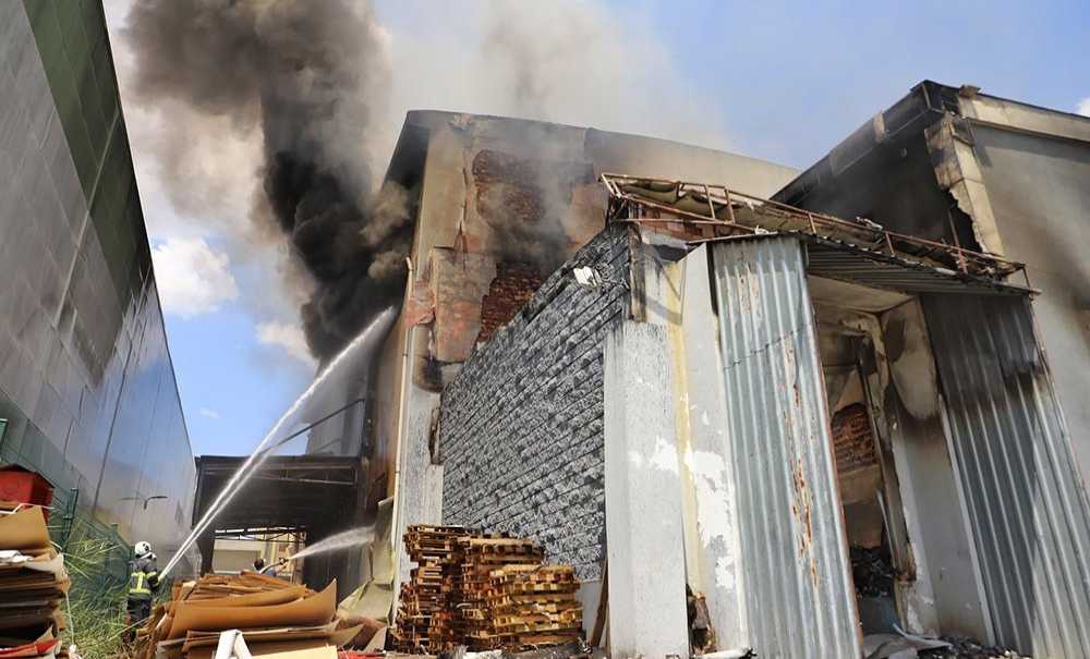 Asb'deki Yangında Fabrika Zarar Gördü