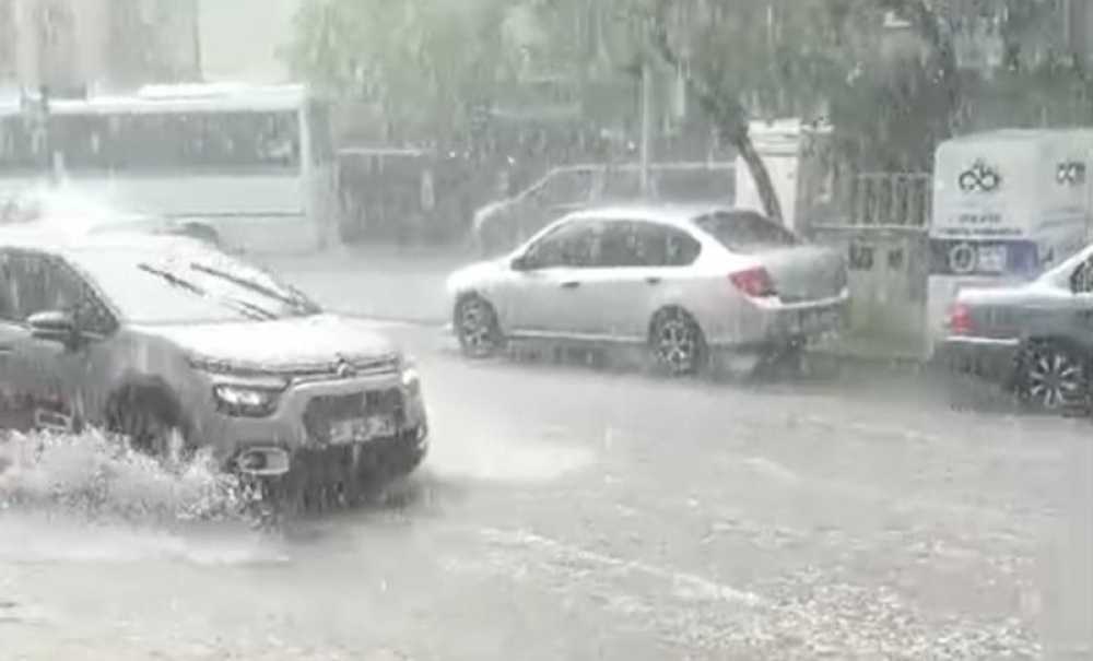 Aşırı Yağış Hayatı Felç Etti