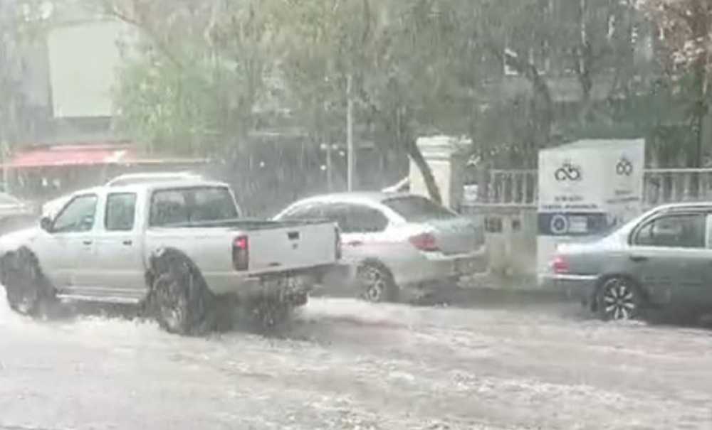 Aşırı Yağış Hayatı Felç Etti