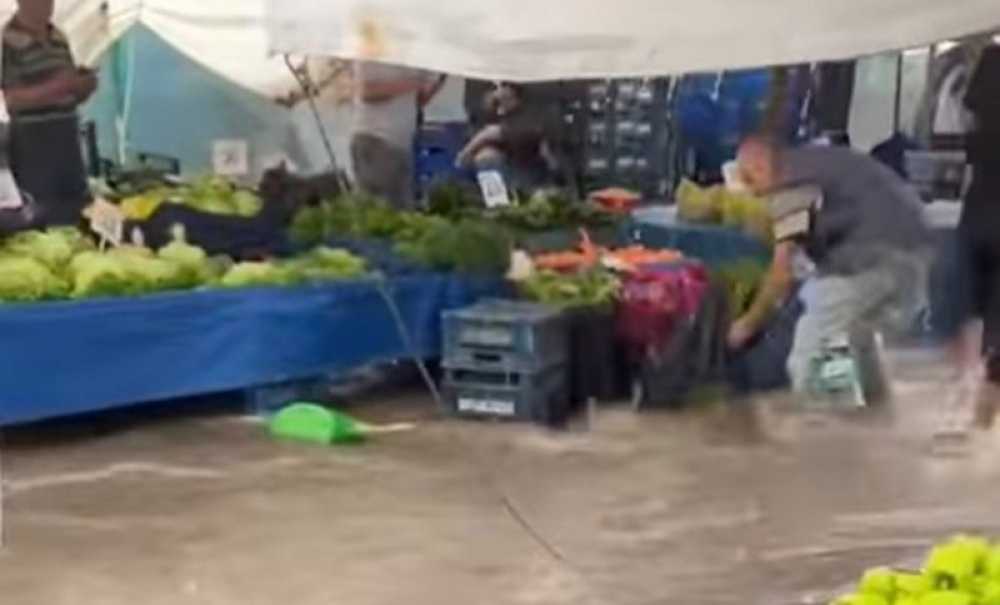 Aşırı Yağış Hayatı Felç Etti