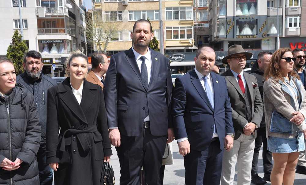 Avukatlar Atatürk Anıtına Çelenk Sundu