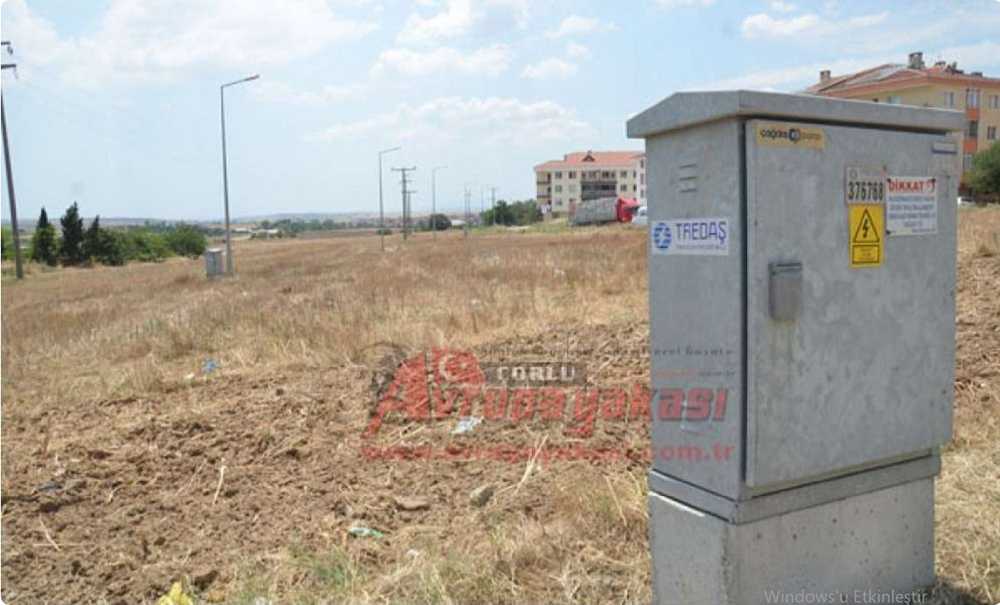 Aydınlatma Direkleri 10 Yıldır Yol Bekliyor!