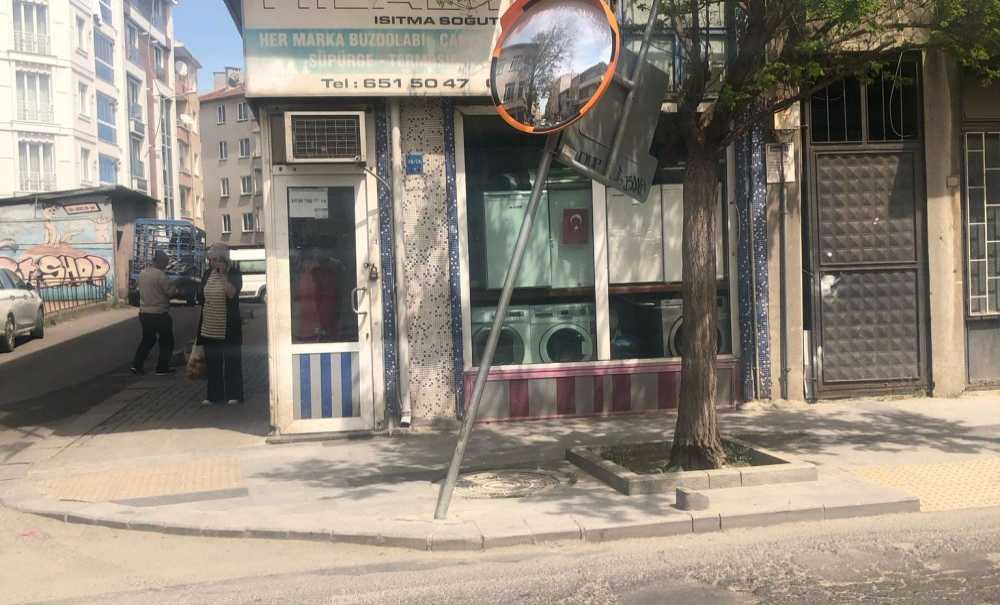 Aynalı Levha, Trafiği Tehlikeye Düşürüyor