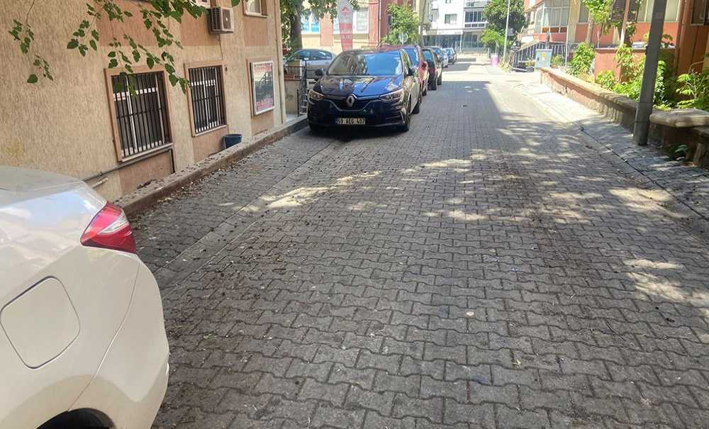 Bahçelievler De Yolların Pisliği Tepki Çekiyor