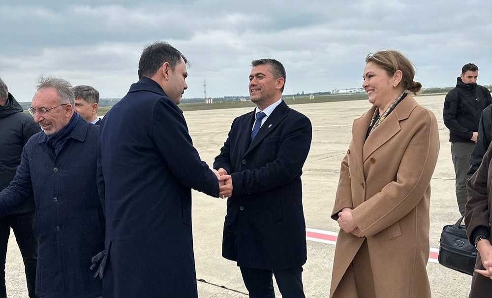 Bakan Kurum Havaalanında Karşılandı