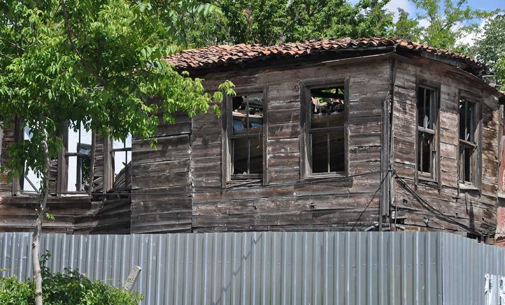 Balkan Evi Günden Güne Çöküyor!