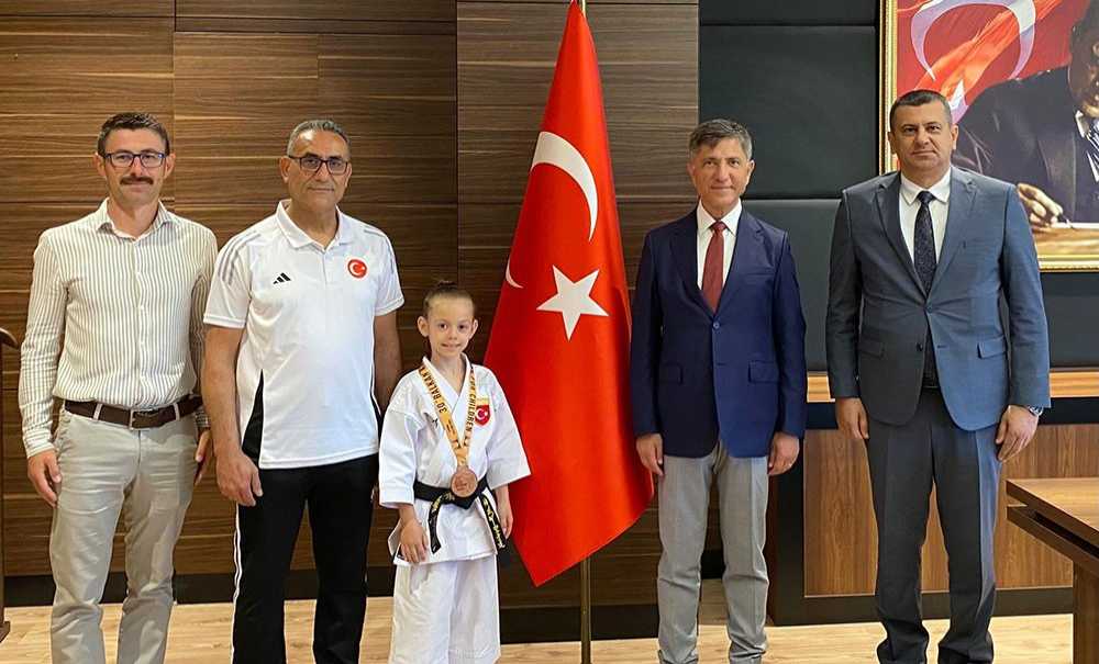 Balkan Üçüncüsü Ayza Akgün'den Kaymakam Erten'e Ziyaret