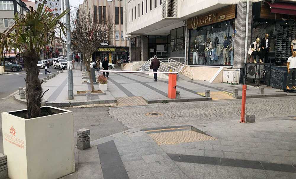 Bariyer Yolu Değil, Kaldırımı Kapattı