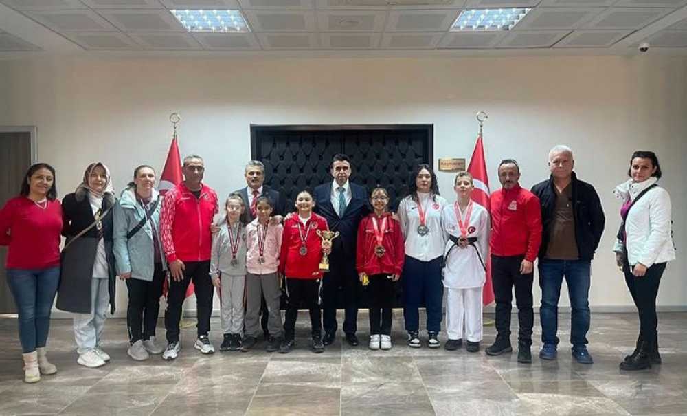 Başarılı Karateciler Kaymakam Eren'i Ziyaret Etti