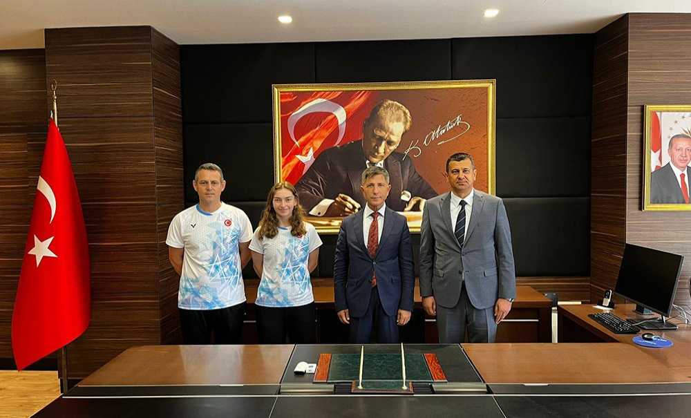 Başarılı Sporcu Sinem Yıldız, Kaymakam Niyazi Erten'i Ziyaret Etti