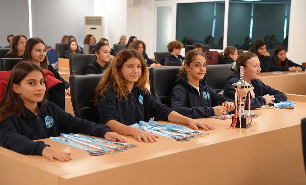 Başkan Sarıkurt, Başarılı Sporcuları Ağırladı