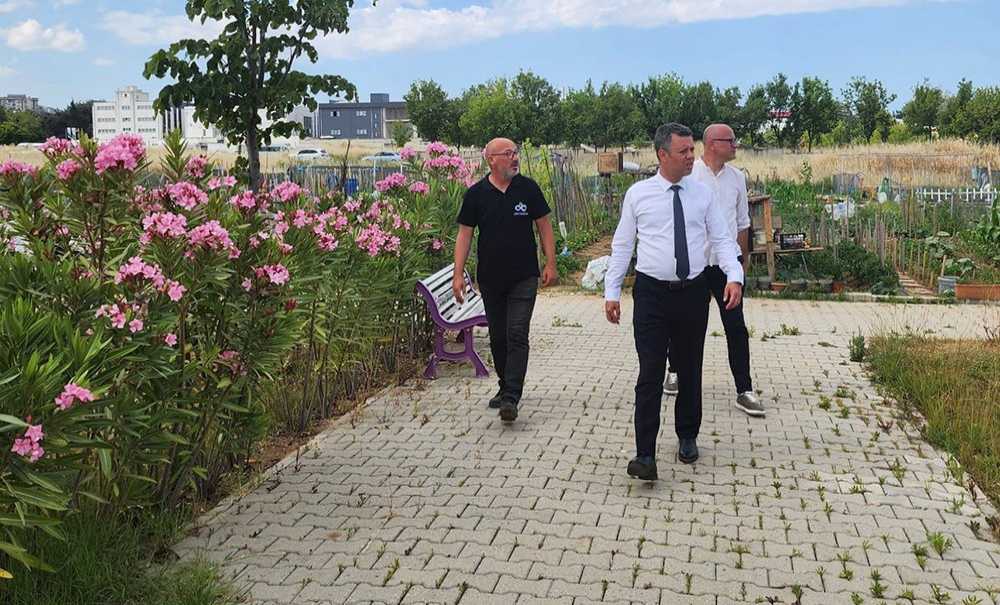 Başkan Sarıkurt, Hobi Bahçesini Ziyaret Etti
