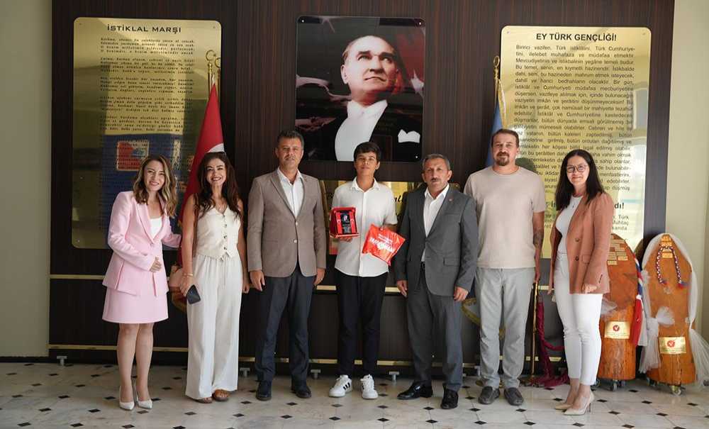 Başkan Sarıkurt Lgs Birincisini Tebrik Etti