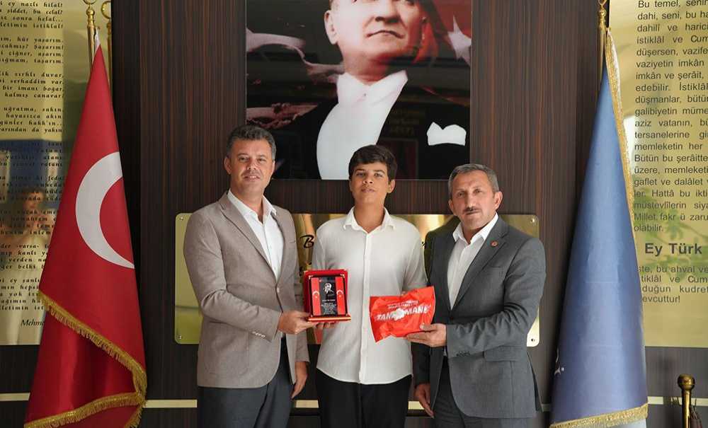 Başkan Sarıkurt Lgs Birincisini Tebrik Etti