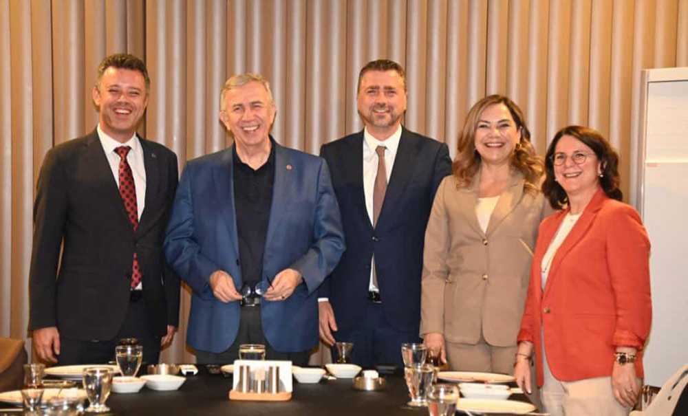 Başkan Sarıkurt, Mansur Yavaş'la Bir Araya Geldi