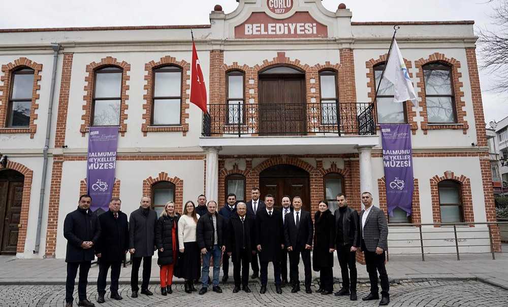 Başkan Sarıkurt Misafirlerine Çorlu'yu Gezdirdi