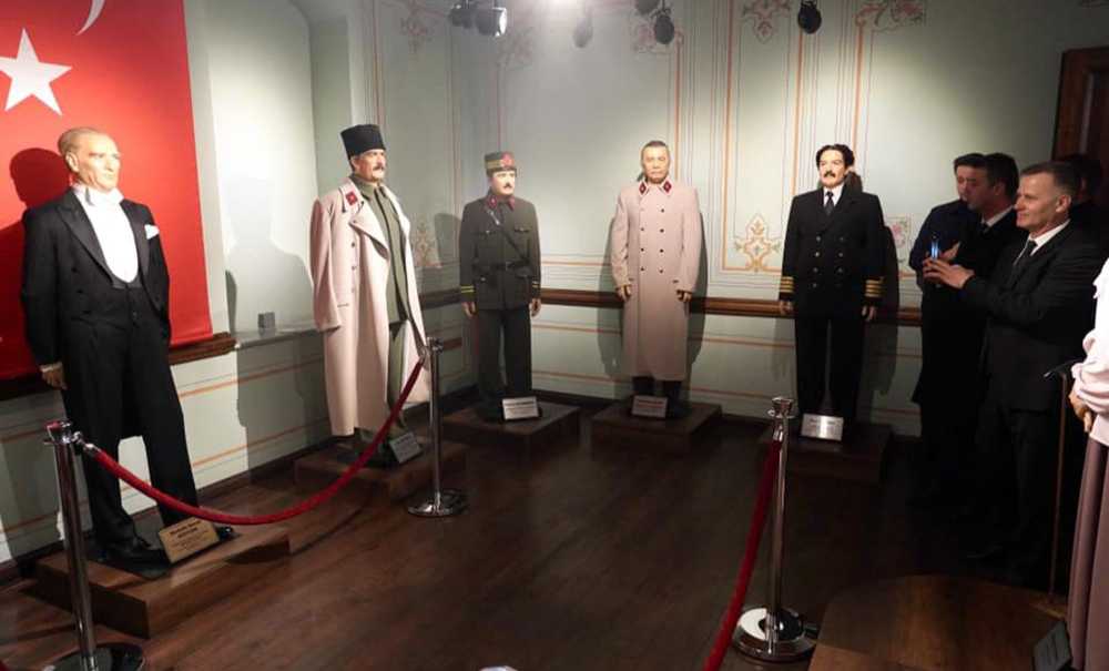 Başkan Sarıkurt Misafirlerine Çorlu'yu Gezdirdi