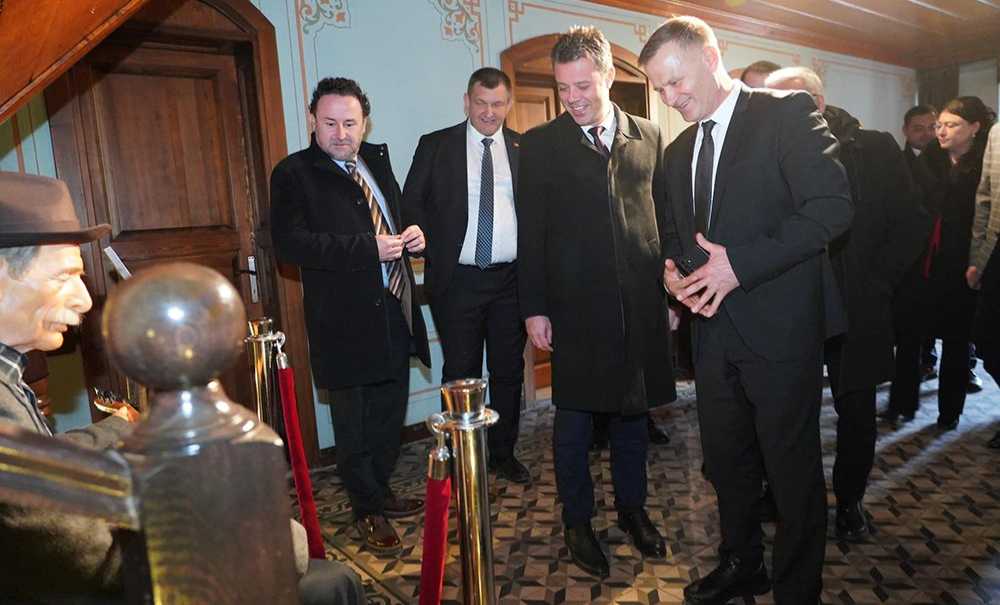 Başkan Sarıkurt Misafirlerine Çorlu'yu Gezdirdi